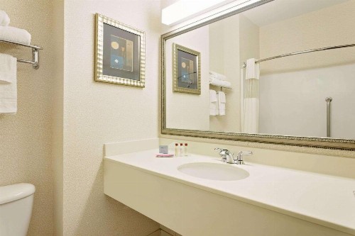 Wingate by Wyndham Destin - image 26