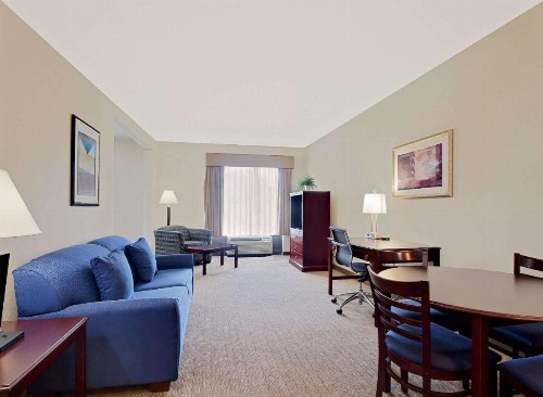 Wingate by Wyndham Destin - image 7