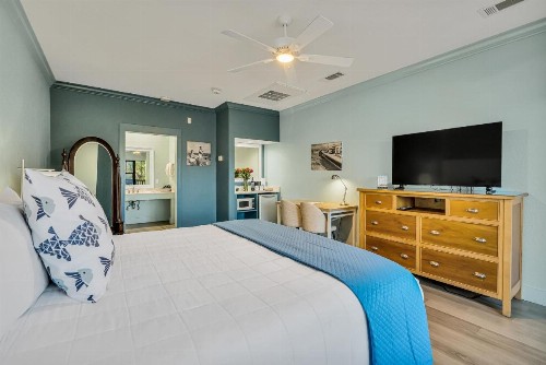 Beachside Inn - image 17