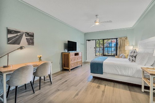 Beachside Inn - image 22
