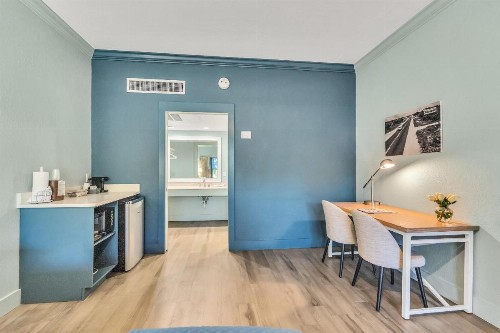 Beachside Inn - image 24