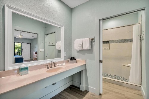 Beachside Inn - image 28