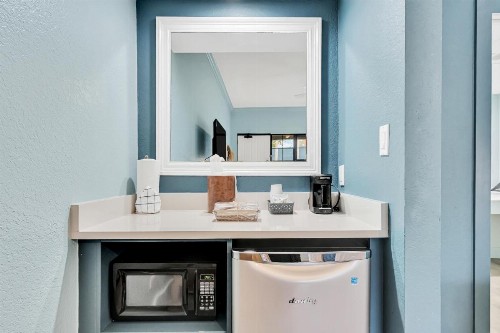 Beachside Inn - image 29