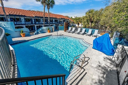 Beachside Inn - image 41