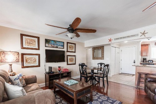 Central Destin Condo Next to Beach - image 10