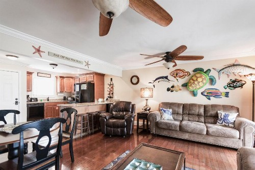 Central Destin Condo Next to Beach - image 11