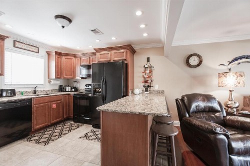 Central Destin Condo Next to Beach - image 8