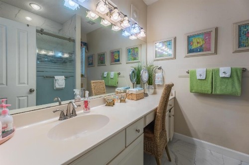 Castaway Cottage - image 8
