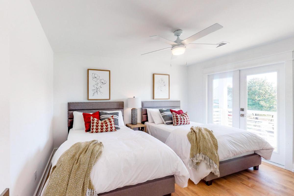 Cottages of Crystal Beach: Clipper Cove - image 7
