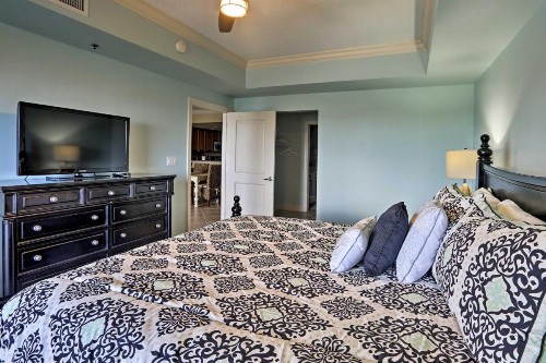 Beachfront Destin Condo with Pool Harbor View! - image 6