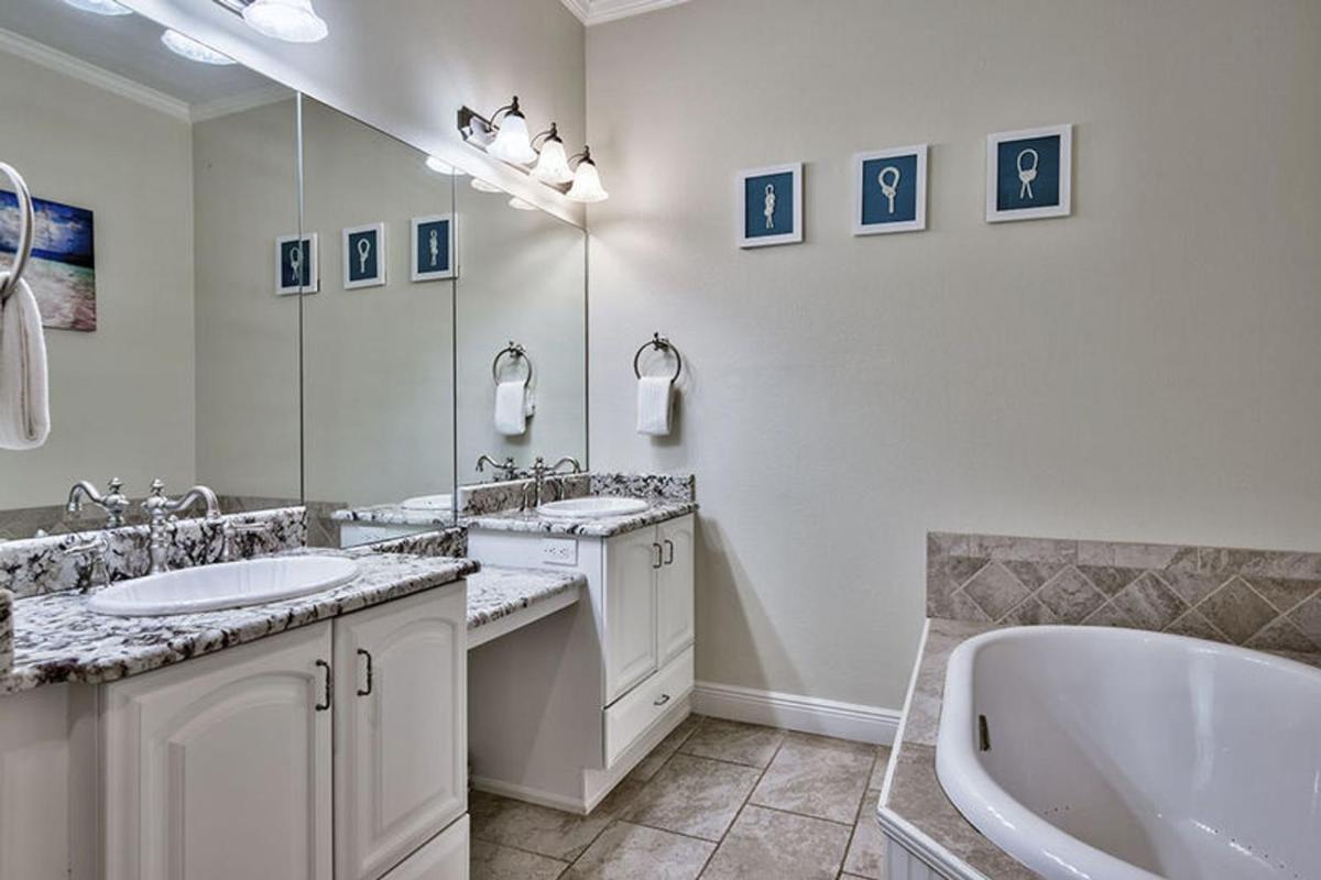 CORAL SHORES by Bliss Beach Rentals - image 6