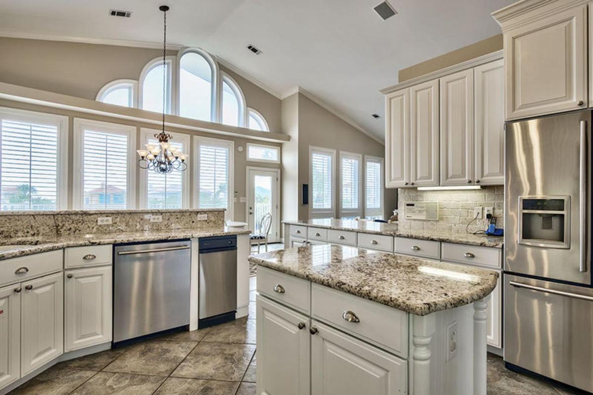 CORAL SHORES by Bliss Beach Rentals - image 7