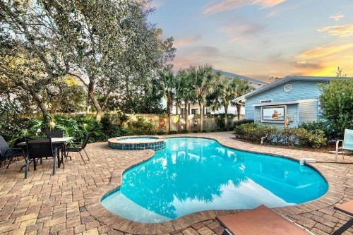 Zula Life Destin - image 1