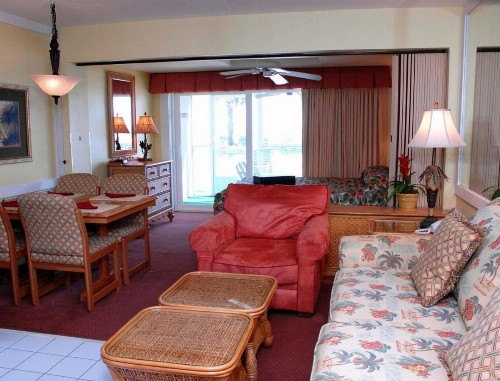 Stylish Condo Across Big Kahuna's Water Park at Destin - Studio Condo #1 - image 6