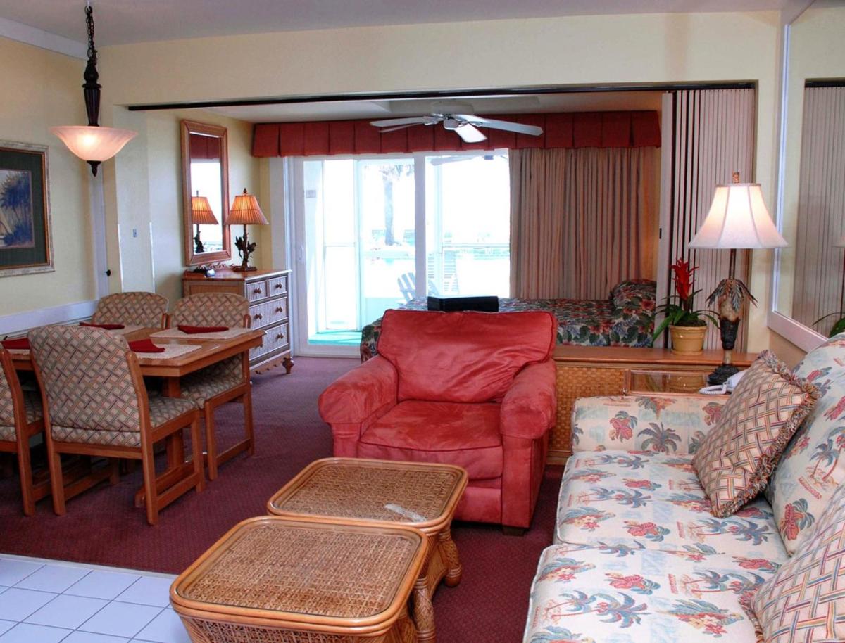 Stylish Condo Across Big Kahuna's Water Park at Destin - Studio Condo #1 - image 6