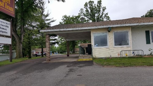 Budget Host Inn - image 11