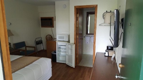 Budget Host Inn - image 15