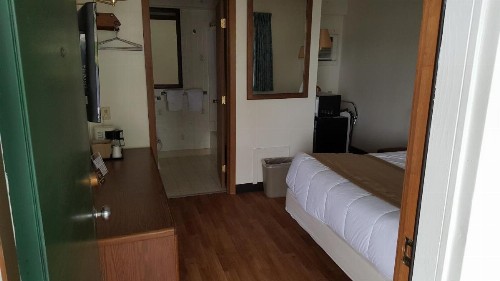 Budget Host Inn - image 17