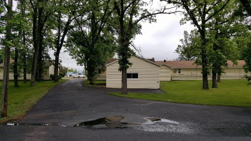 Budget Host Inn - image 2