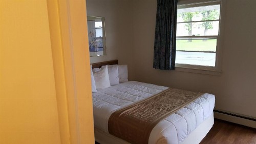 Budget Host Inn - image 20