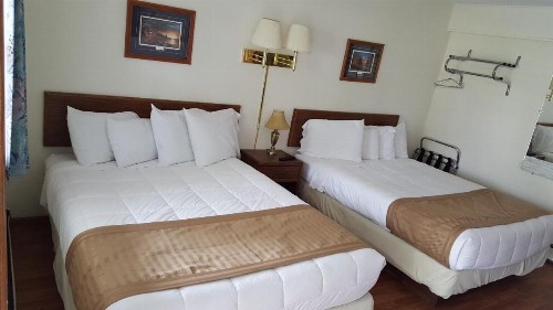 Budget Host Inn - image 22