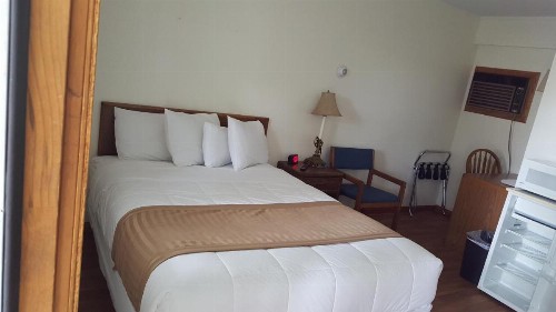 Budget Host Inn - image 3