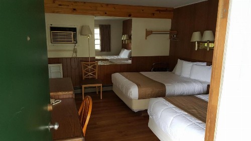 Budget Host Inn - image 5