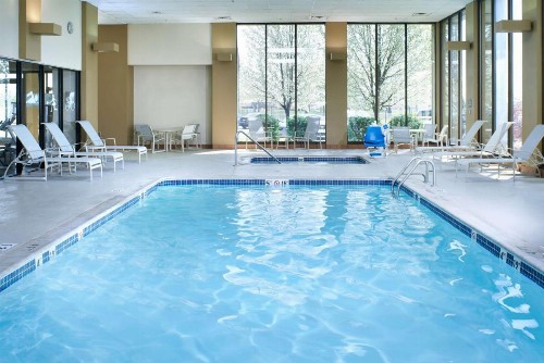 DoubleTree by Hilton Dearborn - image 10
