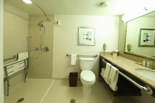 DoubleTree by Hilton Dearborn - image 19