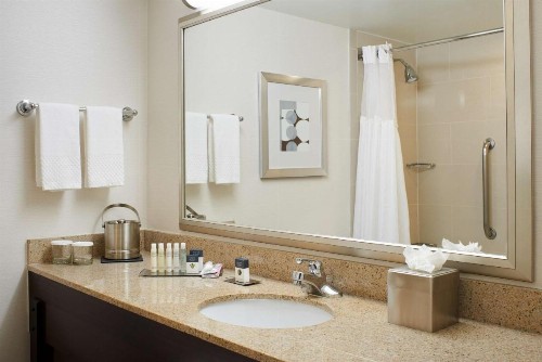 DoubleTree by Hilton Dearborn - image 21