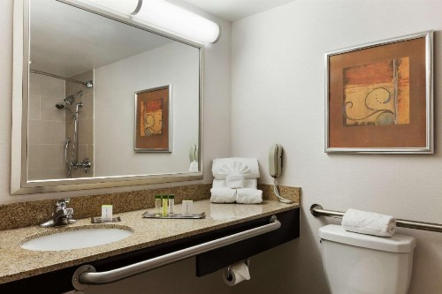 DoubleTree by Hilton Dearborn - image 29