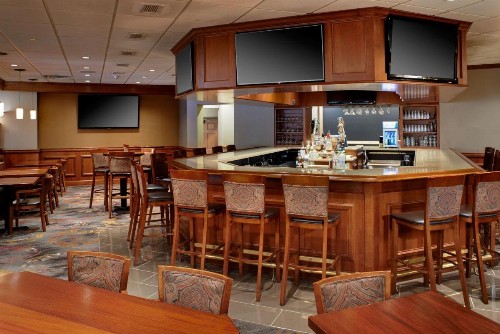 DoubleTree by Hilton Dearborn - image 36