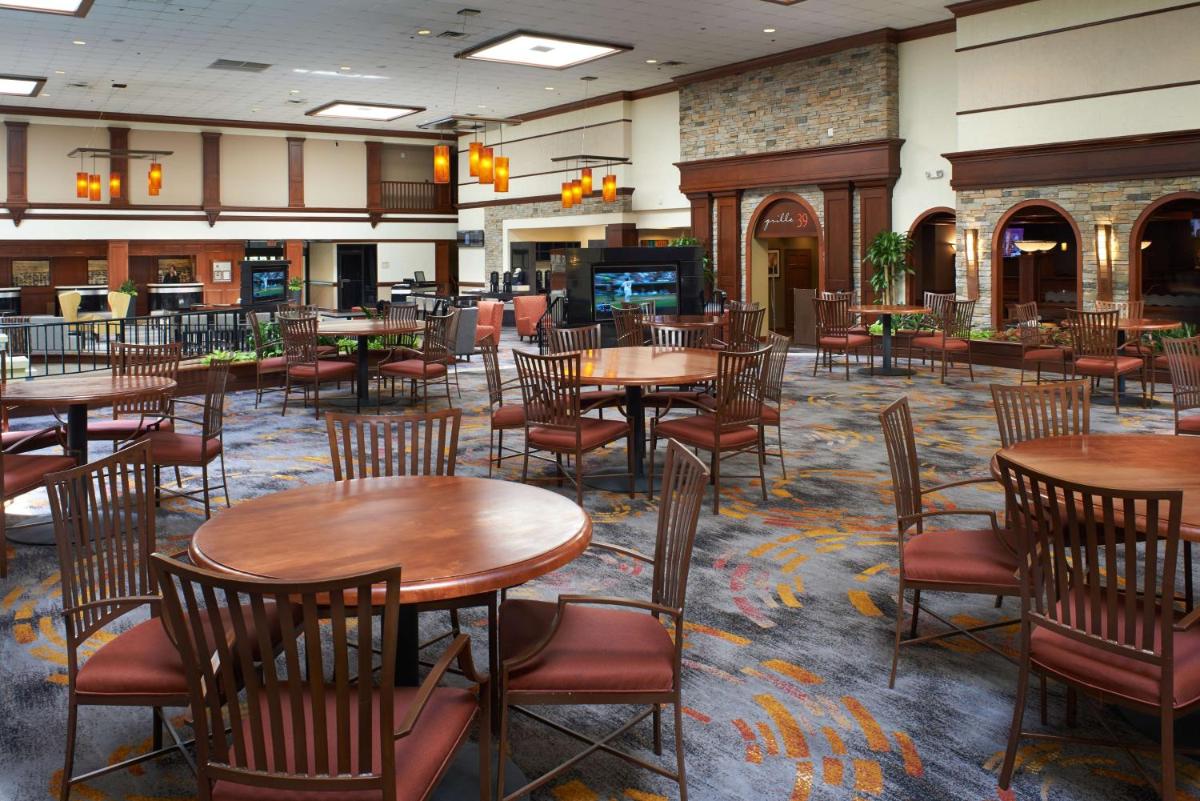 DoubleTree by Hilton Dearborn - image 6