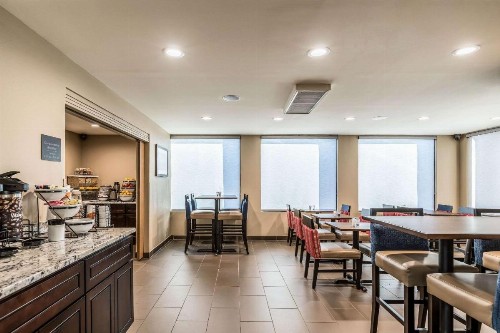 Comfort Inn Downtown Detroit - image 22