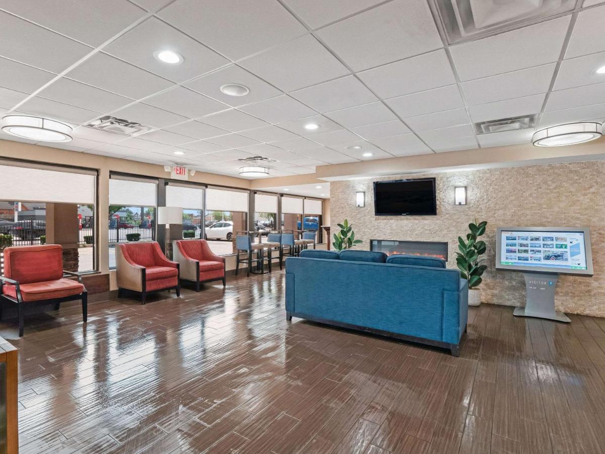 Comfort Inn Downtown Detroit - image 7