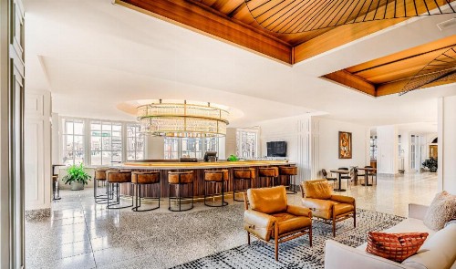 Hotel St. Regis - image 2