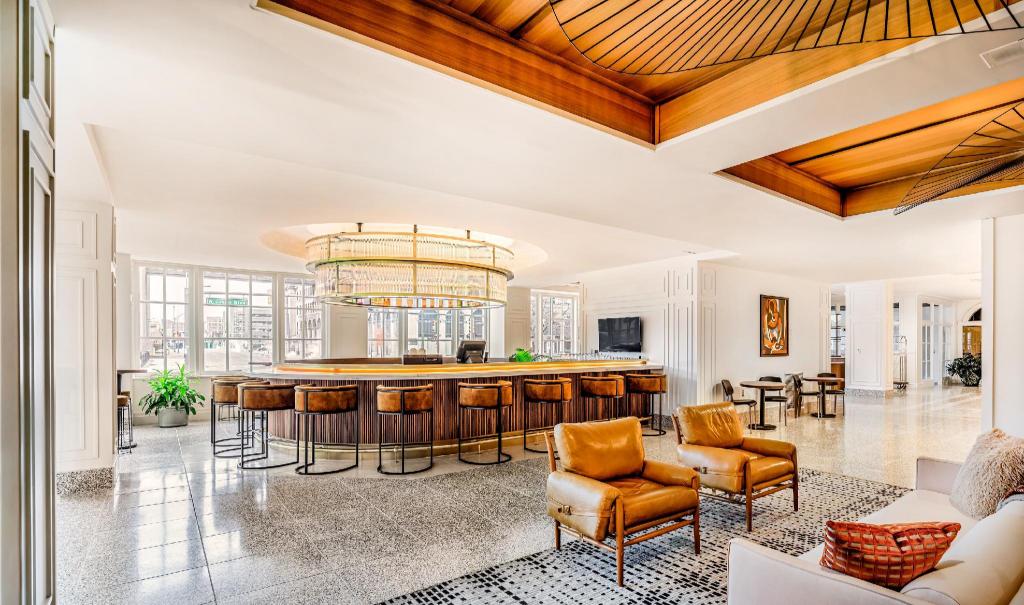 Hotel St. Regis - image 2