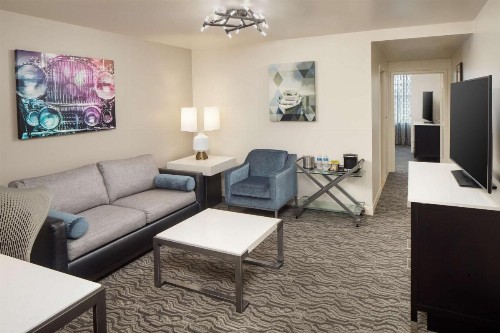 DoubleTree Suites by Hilton Detroit Downtown - Fort Shelby - image 18