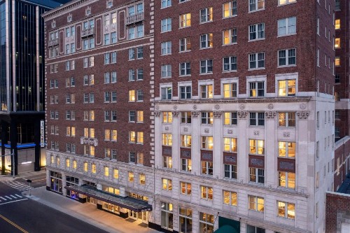 DoubleTree Suites by Hilton Detroit Downtown - Fort Shelby - image 2