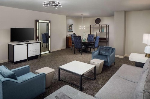 DoubleTree Suites by Hilton Detroit Downtown - Fort Shelby - image 22