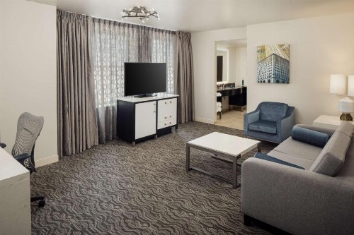 DoubleTree Suites by Hilton Detroit Downtown - Fort Shelby - image 25