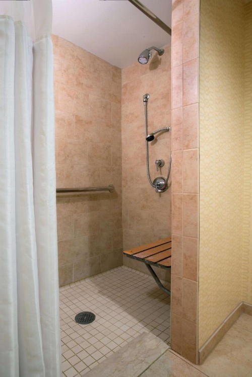 DoubleTree Suites by Hilton Detroit Downtown - Fort Shelby - image 26