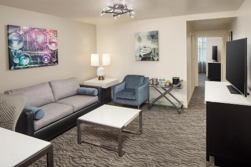 DoubleTree Suites by Hilton Detroit Downtown - Fort Shelby - image 37