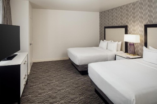 DoubleTree Suites by Hilton Detroit Downtown - Fort Shelby - image 40