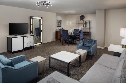 DoubleTree Suites by Hilton Detroit Downtown - Fort Shelby - image 45