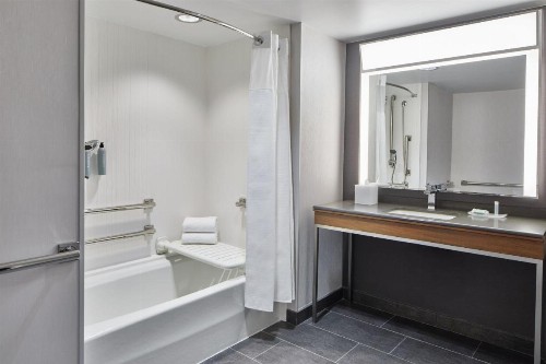 Courtyard by Marriott Detroit Downtown - image 13