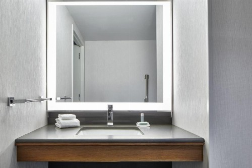 Courtyard by Marriott Detroit Downtown - image 21