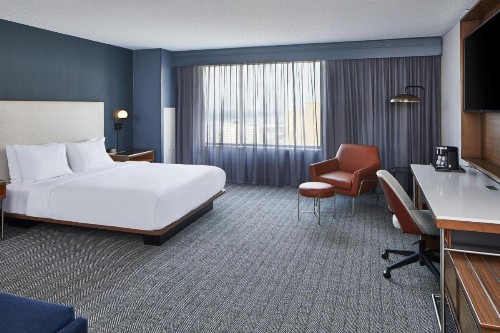 Courtyard by Marriott Detroit Downtown - image 4