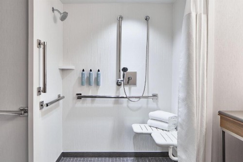 Courtyard by Marriott Detroit Downtown - image 7