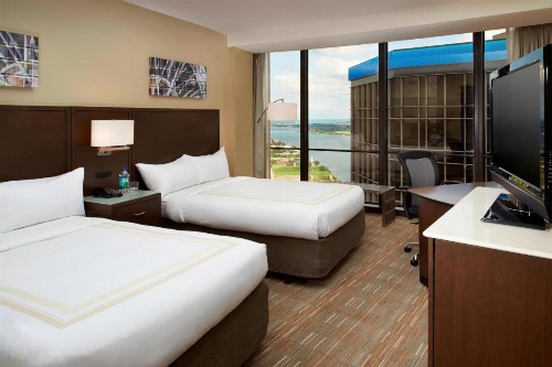 Detroit Marriott at the Renaissance Center - image 13